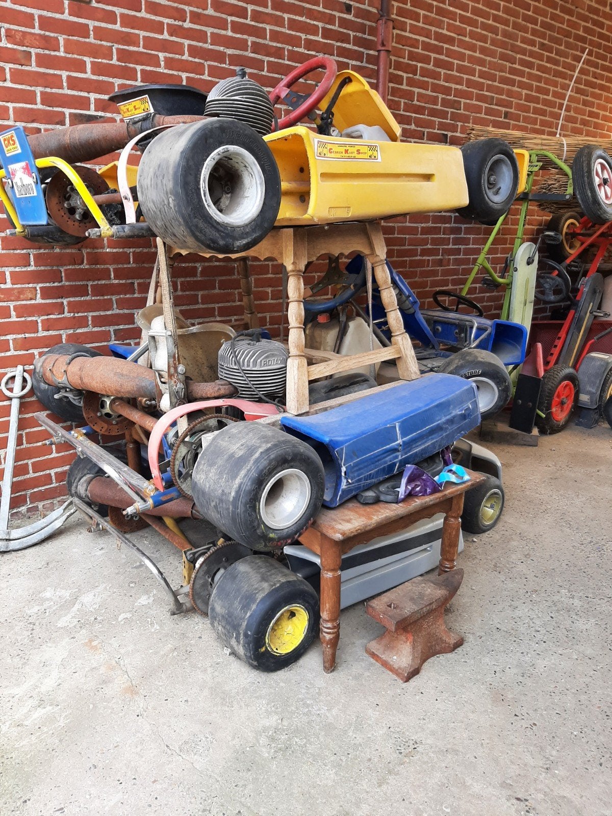 3 karts, Enlèvement