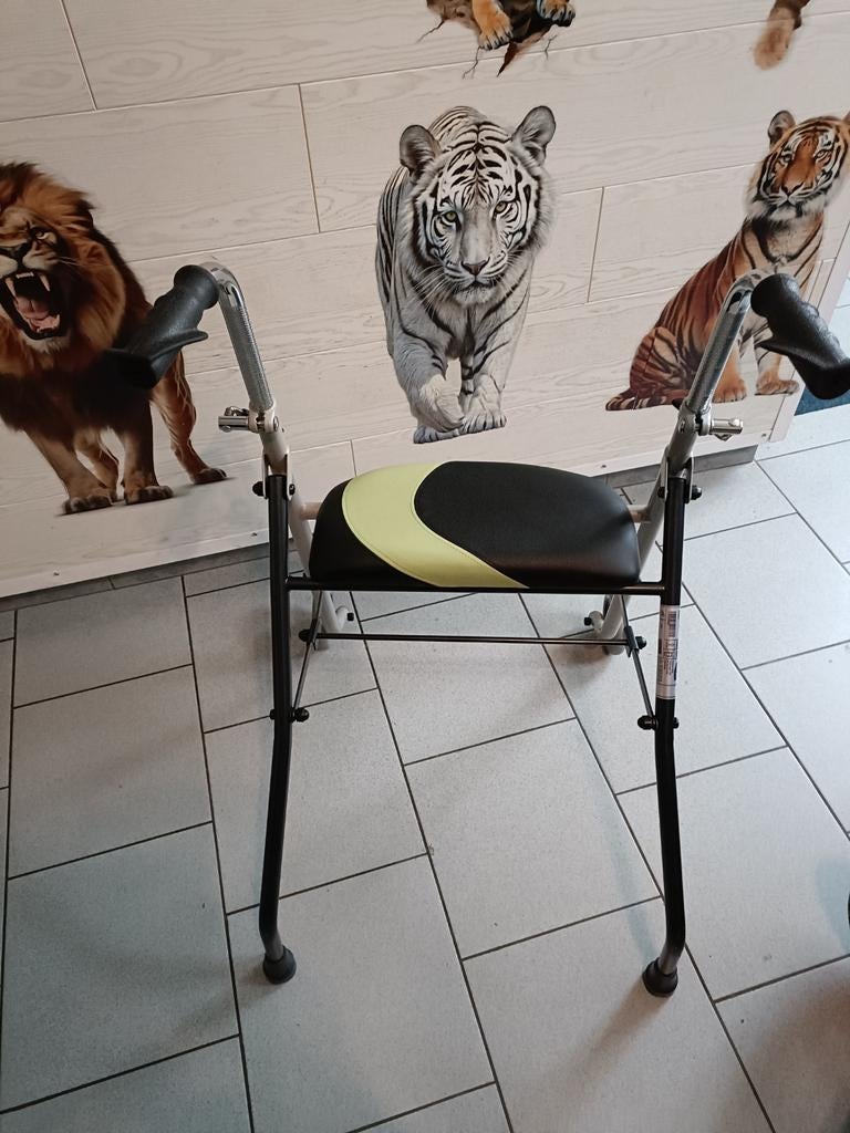 Tribune déambulateur 4roues pliable aluminium 2pieds,2roues, Divers, Déambulateurs, Pliable, Enlèvement