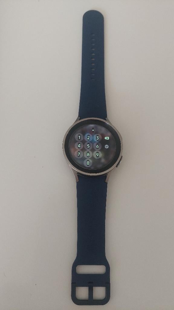 montre connectée Samsung Galaxy watch 5 pro titan, Comme neuf, Enlèvement, Samsung, Bleu