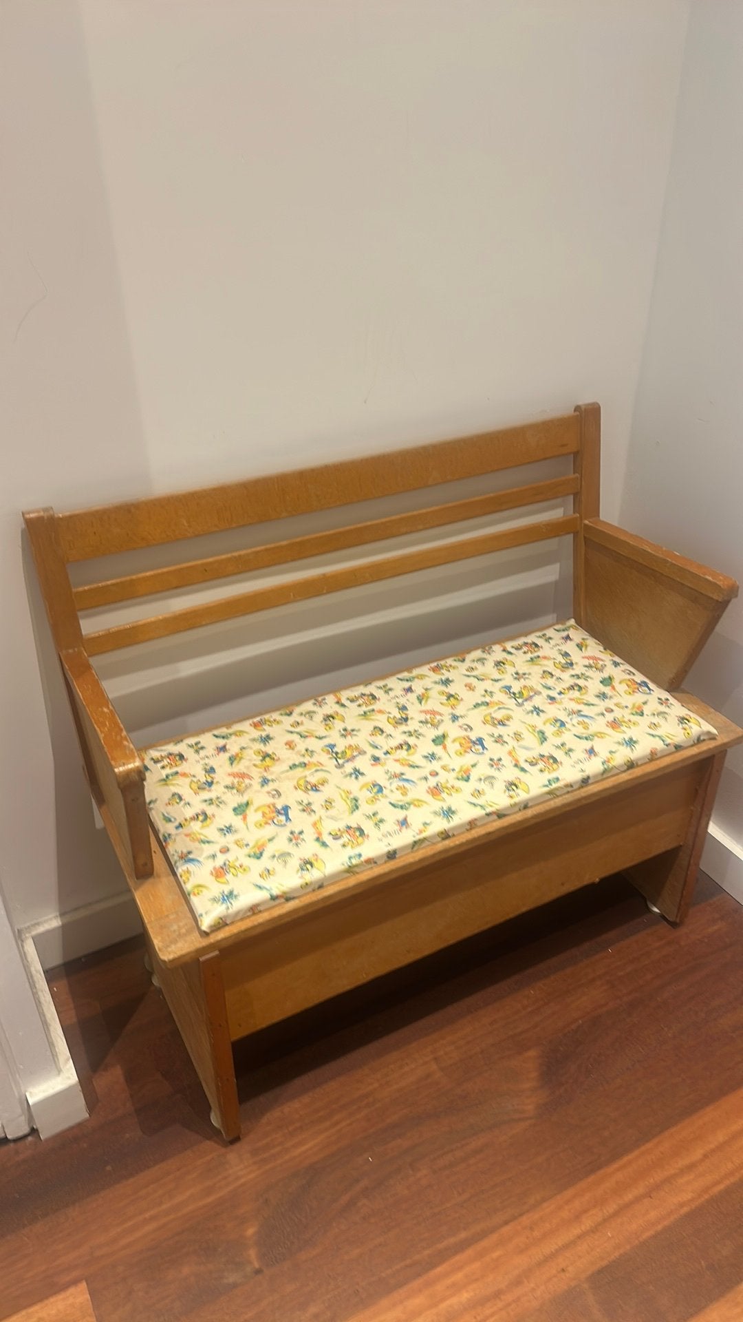 Vintage kinderbankje opbergmeubel, Ophalen, Zo goed als nieuw