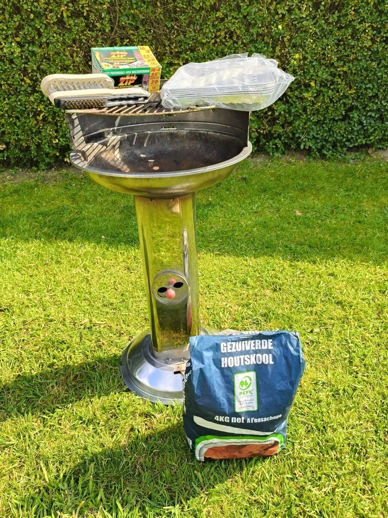 Barbecue Barbecook met houtskool en borstels, Tuin en Terras, Ophalen, Zo goed als nieuw, Barbecook, Met accessoires