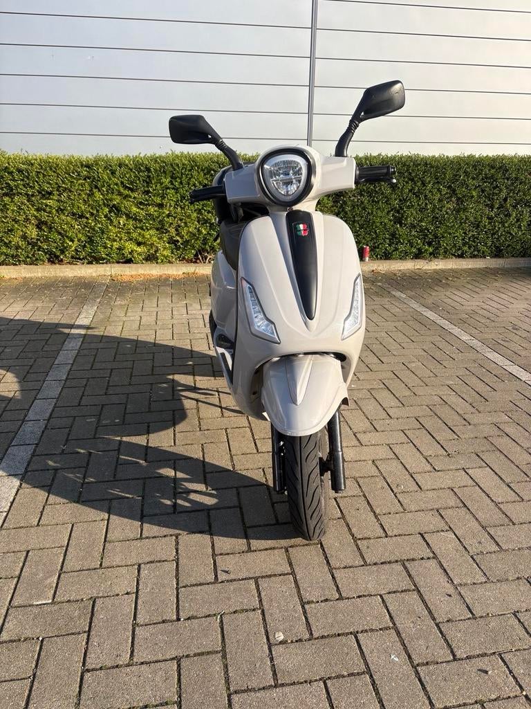 GTS Bravo A Klasse 2022 - 4500km, Fietsen en Brommers, Ophalen, Klasse A (25 km/u), Zo goed als nieuw, Benzine