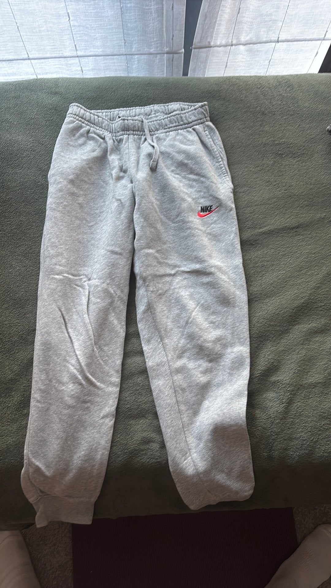 Nike pantalons, Enlèvement ou Envoi, Comme neuf, Taille 48/50 (M), Gris