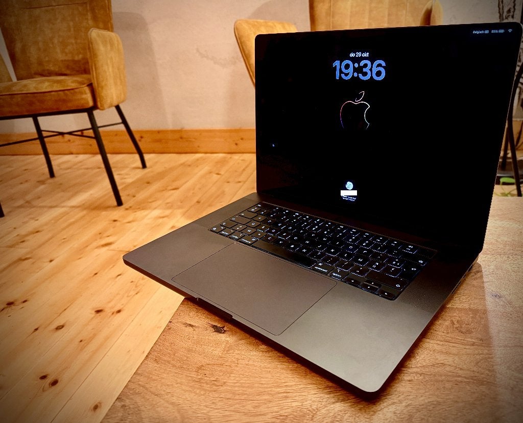 MacBook Pro 16-inch M3 Pro – 18 GB – 512 GB SSD, Computers en Software, Ophalen, 512 GB, Zo goed als nieuw, MacBook