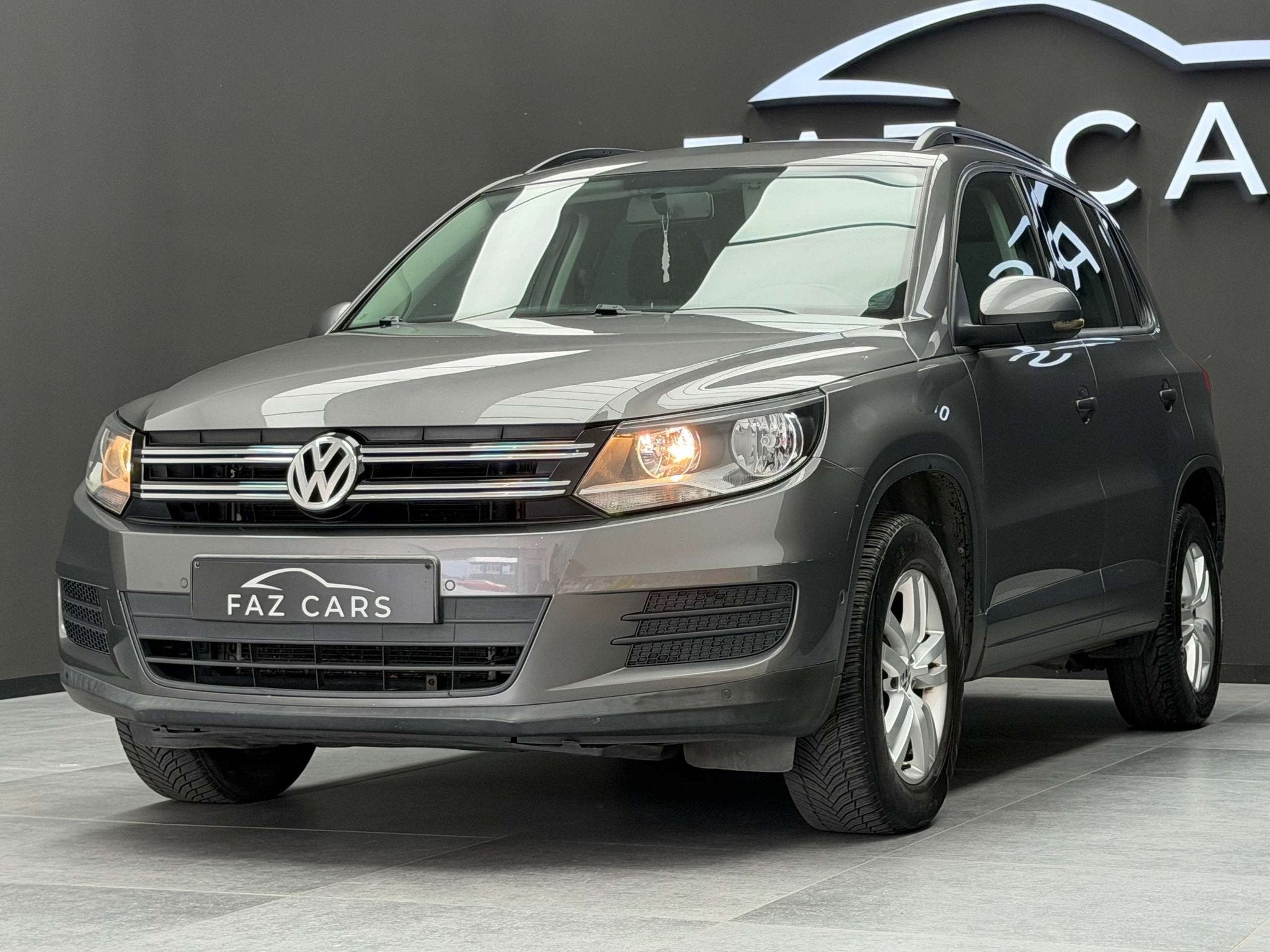 Volkswagen Tiguan 2.0 CR TDi * 1ER PROP + CLIM + GARANTIE *, Euro 5, Stof, Gebruikt, Zwart