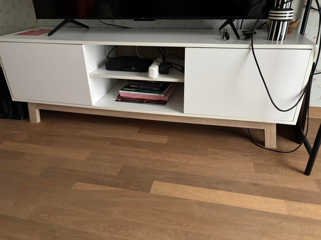 Tv kast, Enlèvement, Comme neuf