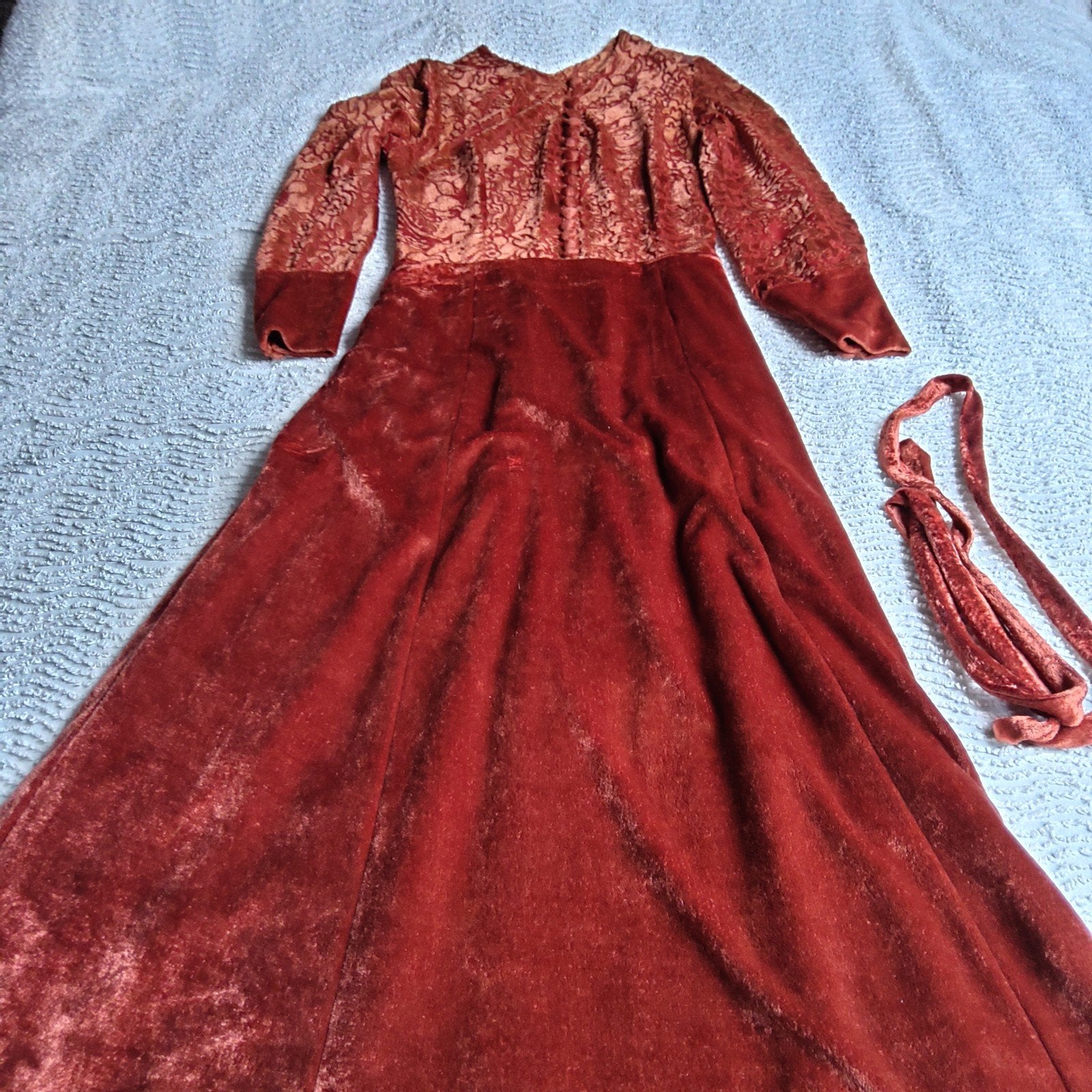 Exclusieve vintage galajurk. Bruinrood velours. 1971. Small, Kleding | Dames, Ophalen of Verzenden, Zo goed als nieuw, Maat 36 (S)