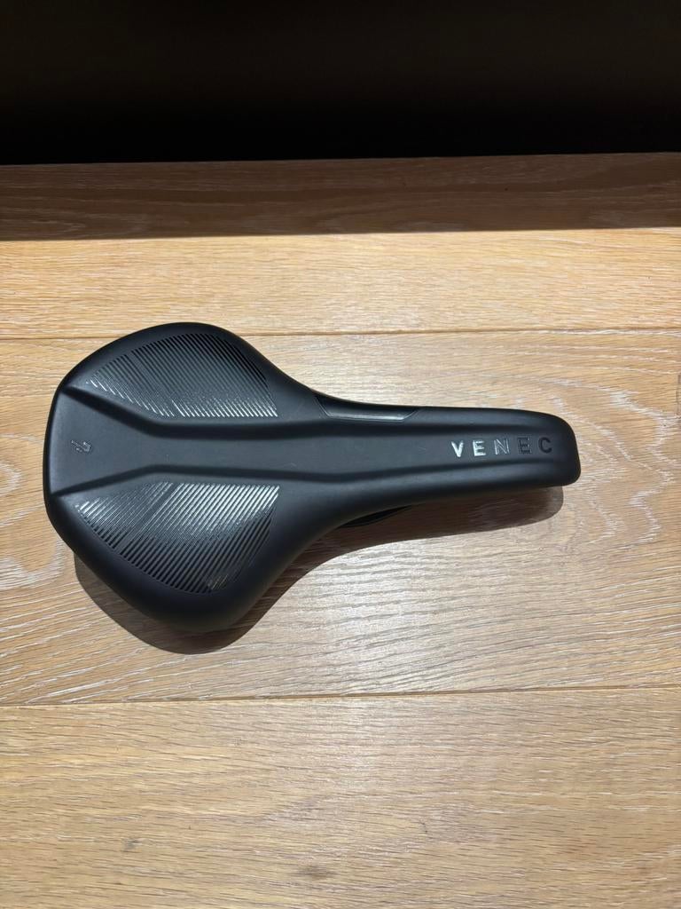 Cube zadel natural fit Venec black, Ophalen, Zo goed als nieuw