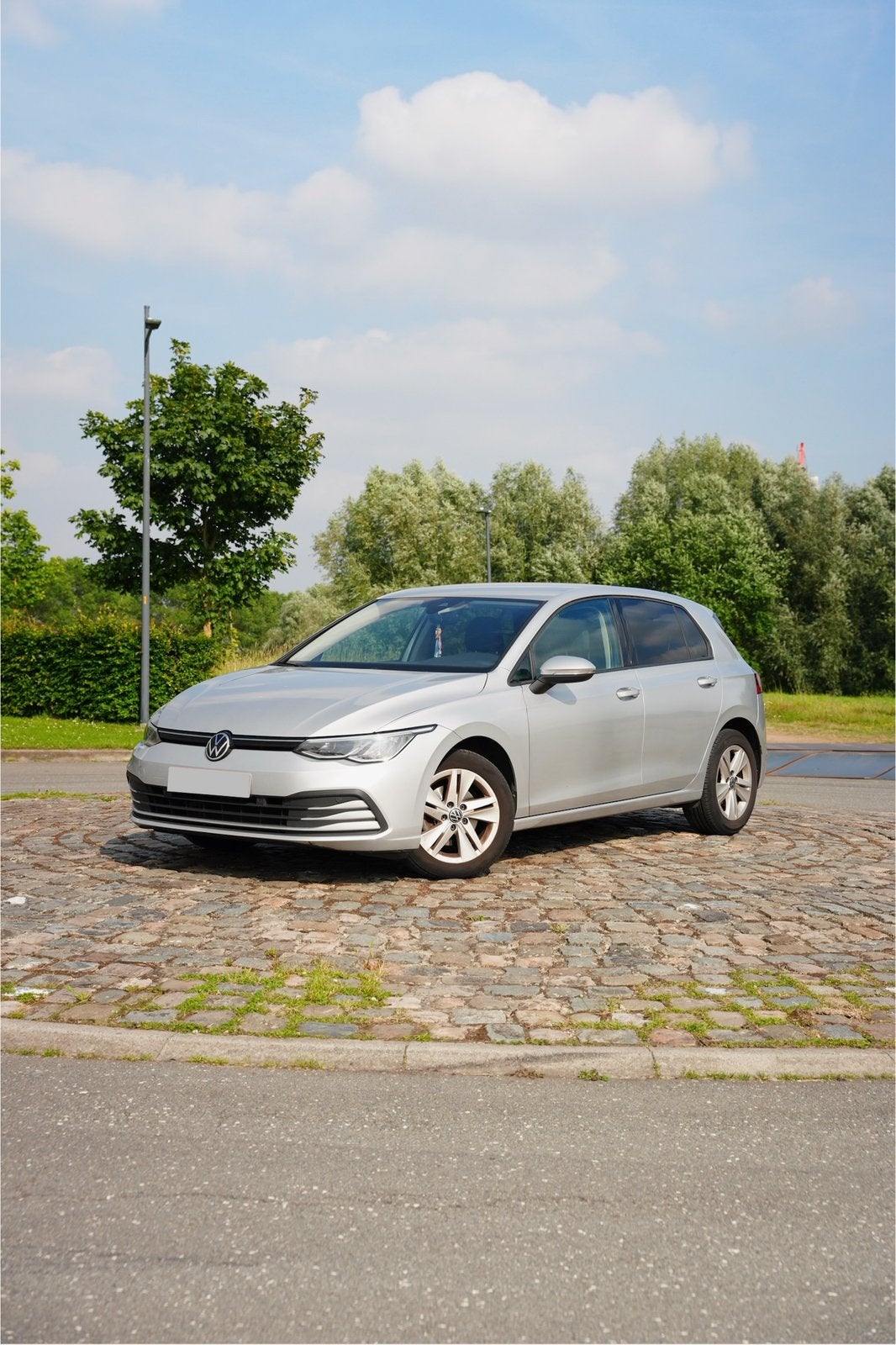 Volkswagen Golf 8 eTSI 2021 Benzine/Hybride, Autos, Adapté aux personnes handicapées, Argent ou Gris, Achat, Noir