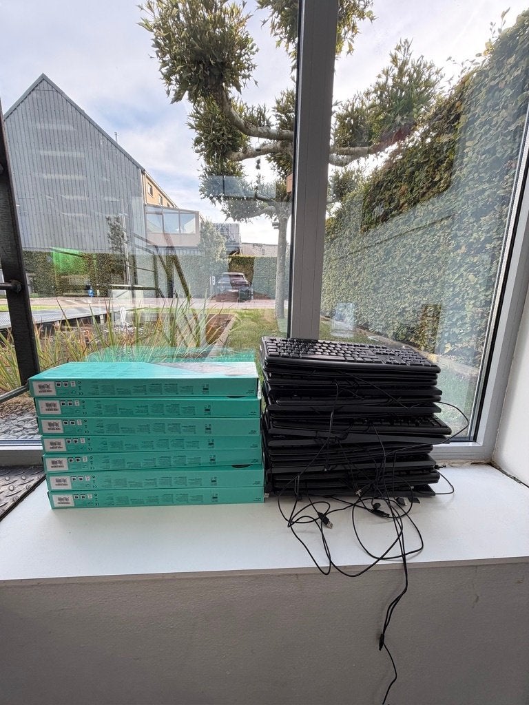 18-tal Logitech toetsenborden, Computers en Software, Ophalen, Zo goed als nieuw