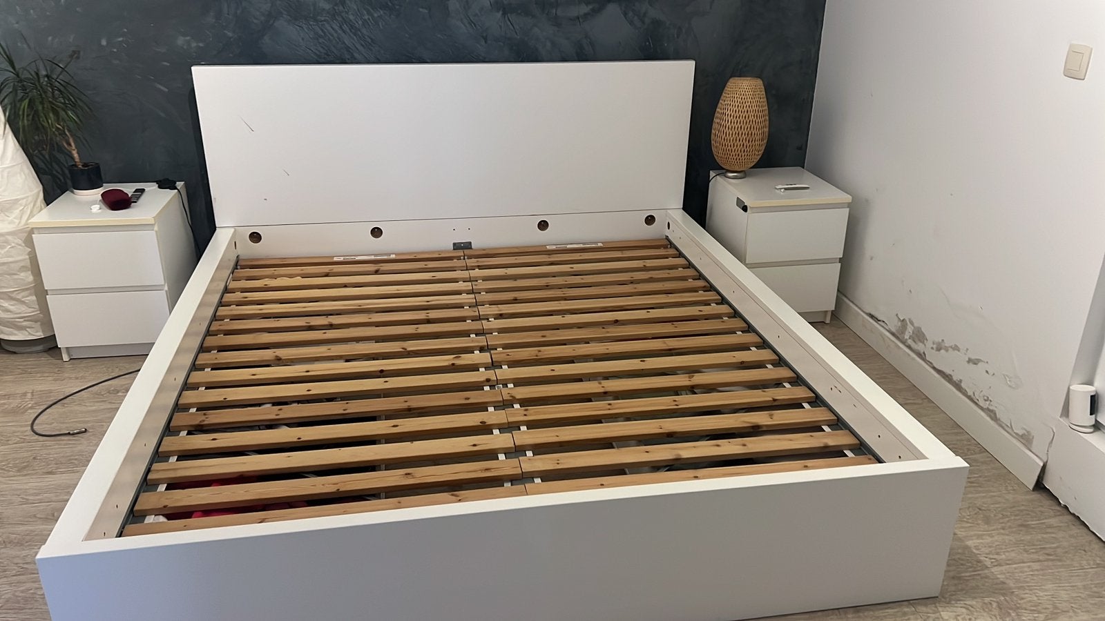Ikea bed - 220x200, Maison & Meubles, Chambre à coucher | Lits, Utilisé, Deux personnes, 180 cm, 220 cm, Bois, Blanc, Enlèvement