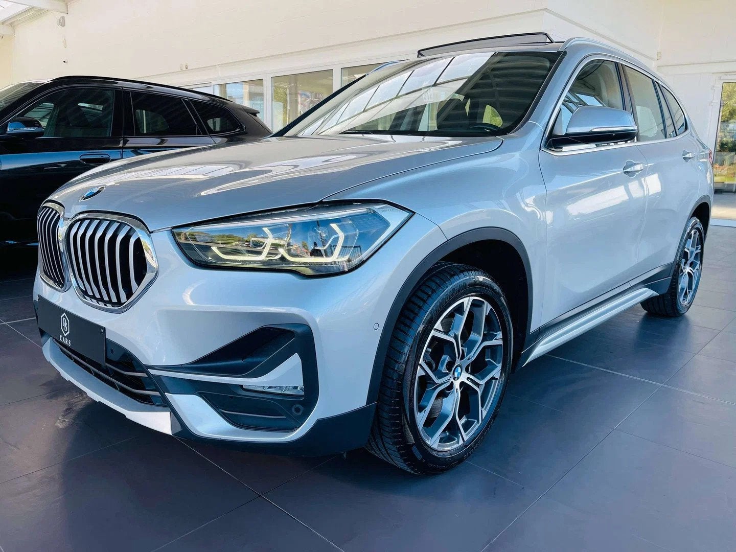 BMW X1 2.0 dA xDrive * GARANTIE + X-LINE + TOIT PANO + LED +, Autos : Divers, Argent ou Gris, Diesel, Automatique, BMW