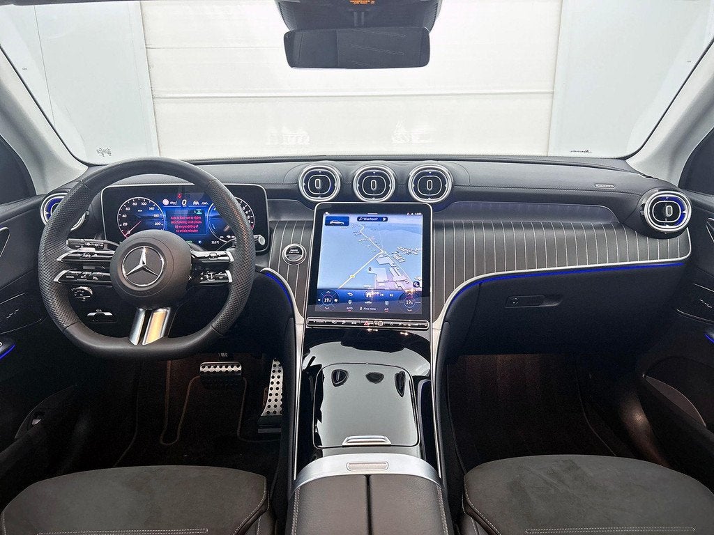 Mercedes-Benz GLC-Klasse 300 e 4MATIC SUV AMG Line | Panoram, Auto's, Automaat, Stof, 4 cilinders, 2000 kg