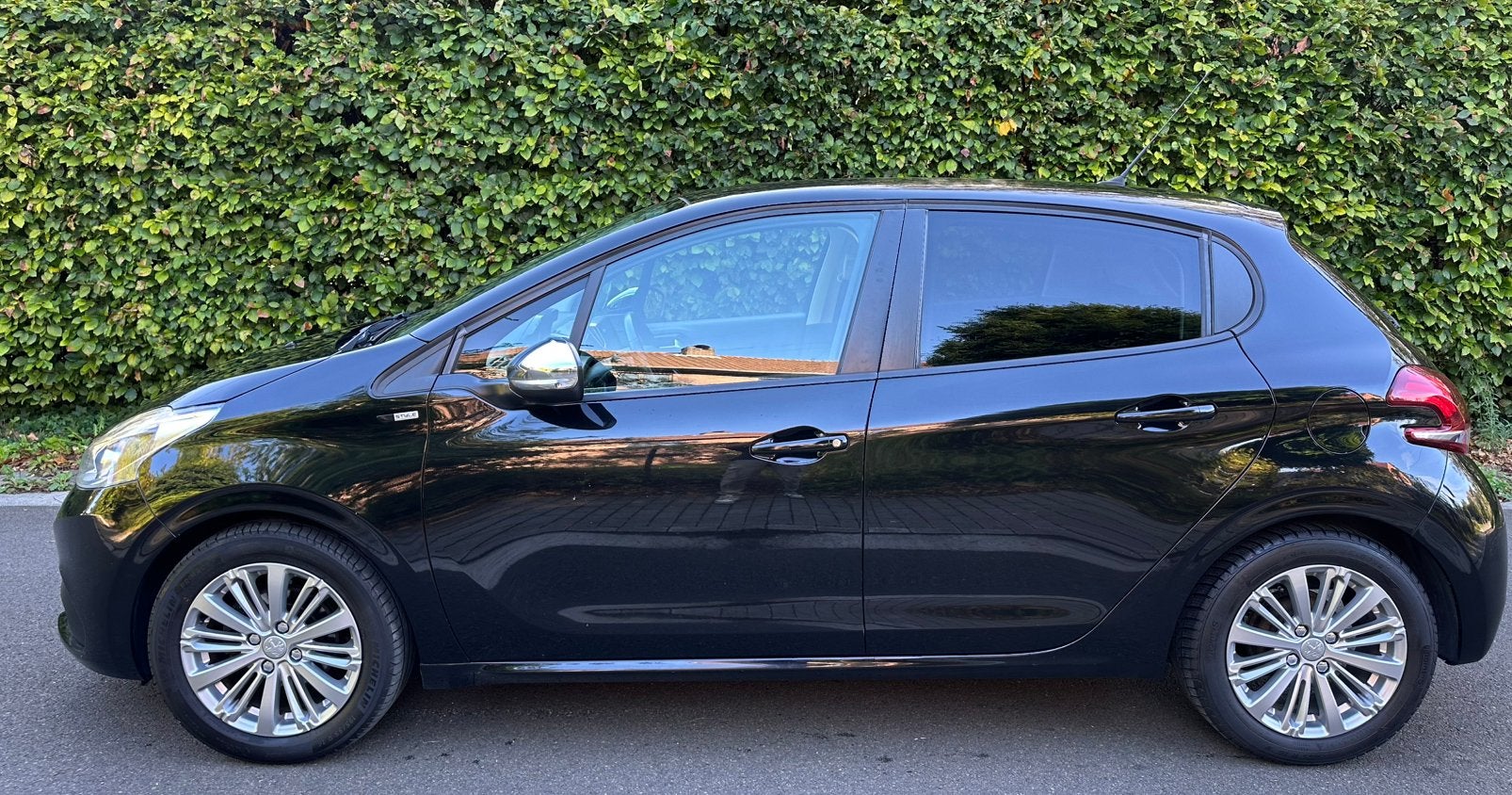 Peugeot 208 facelift styl editie/5deurs/airco/navi/gekeurd, Auto's, Voorwielaandrijving, Verwarmde buitenspiegels, Stof, 1199 cc