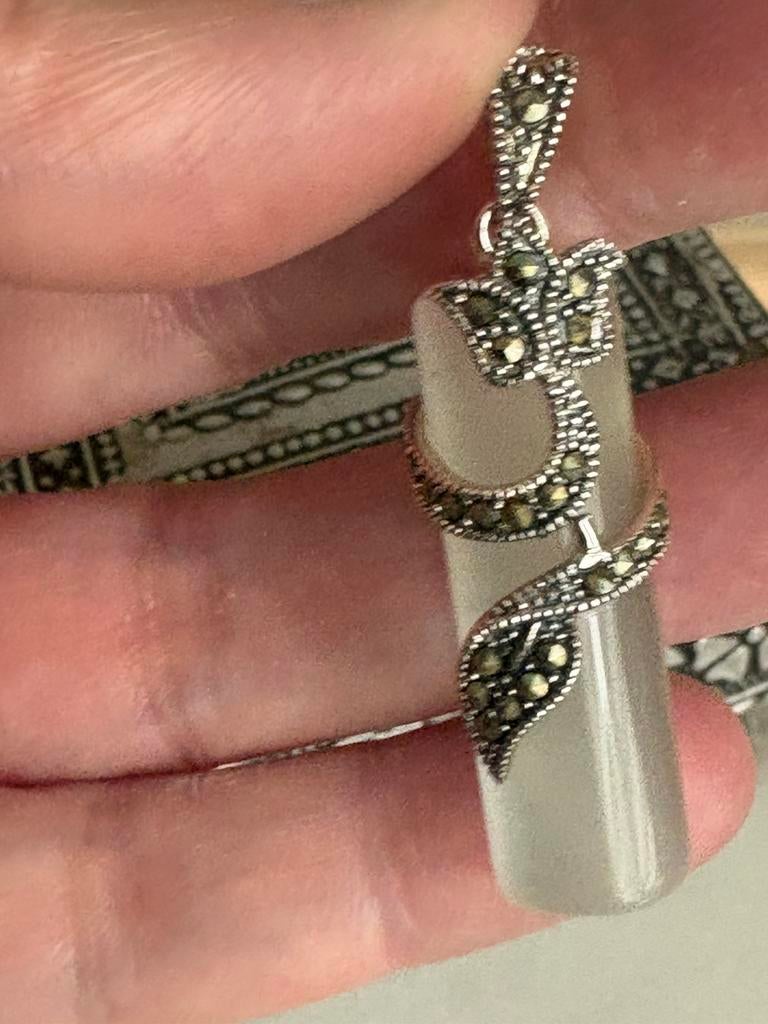 Sublime pendentif en argent avec marcassites, Envoi, Comme neuf, Argent, Argent