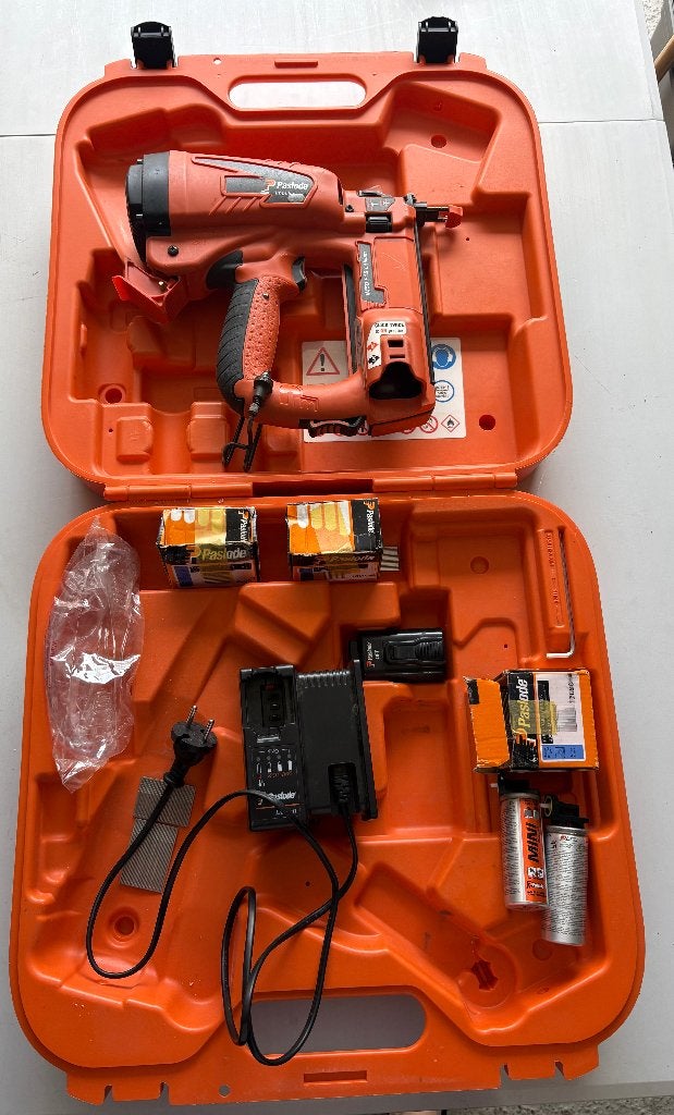 Paslode IM50 F18 Lithium afwerktacker – Complete set, Ophalen, Zo goed als nieuw, Tacker/nietmachine