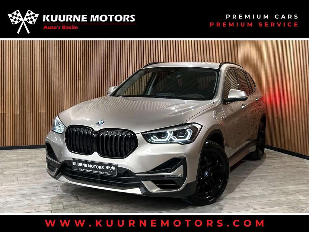 BMW X1 xDrive25e Led/Hud/GpsPro/Cam/Keyless/VerwZet *1j gara, Auto's, 4 deurs, Stof, Gebruikt, Bedrijf
