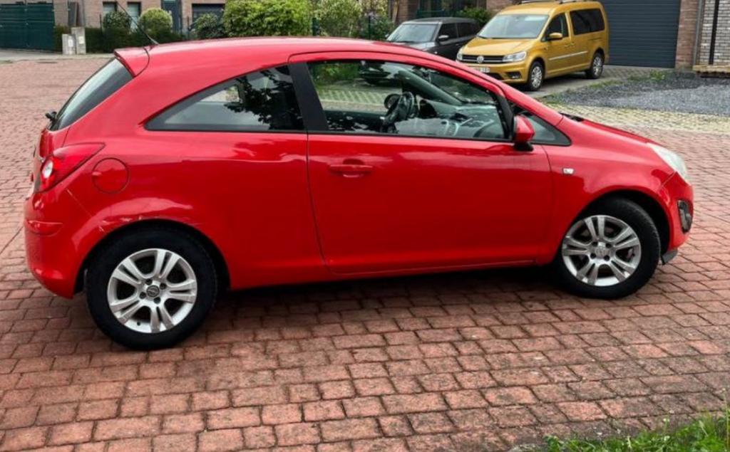 Opel corsa 1.3 diesel prête à Inmatricule euro5, Autos, Rouge, Euro 5, Achat, Boîte manuelle