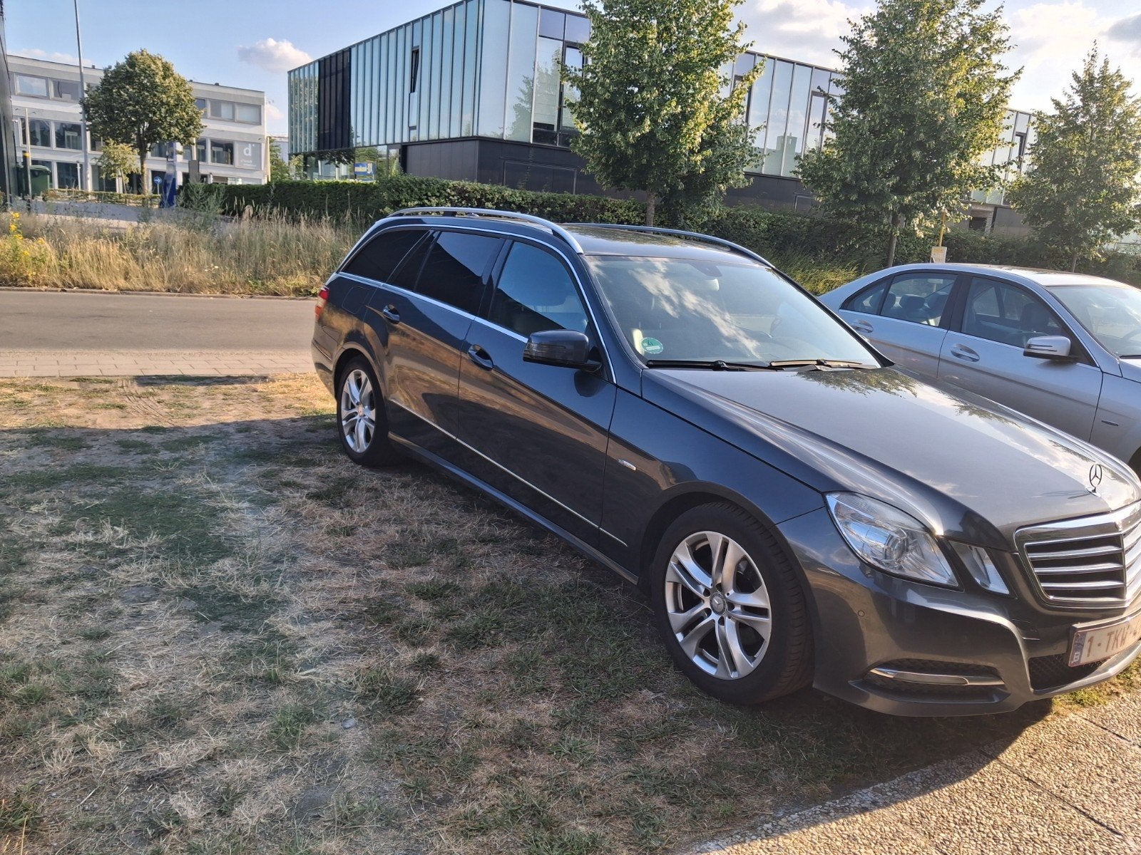 Mercedes Benz E200, automatique, roule parfaitement, Autos, Mercedes-Benz, Euro 5, Entreprise, Entretenue par le concessionnaire