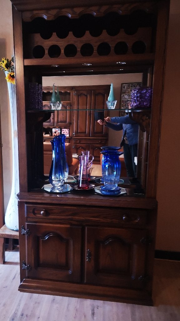 Armoire en chêne foncé avec miroir et casier à vin, Enlèvement