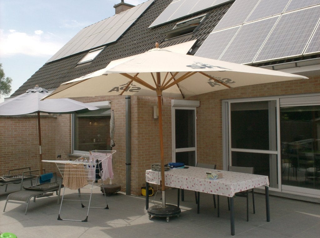 grote parasol met zware voet, Tuin en Terras, Parasols, Gebruikt, Stokparasol, 3 tot 4 meter, Ophalen