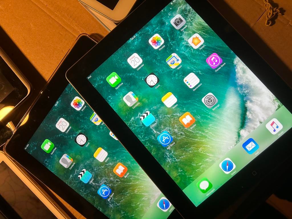 2 Ipad 4th-Gen (1with sim+1without sim ), Informatique & Logiciels, Apple iPad Tablettes, Apple iPad, 10 pouces, Enlèvement, Utilisé