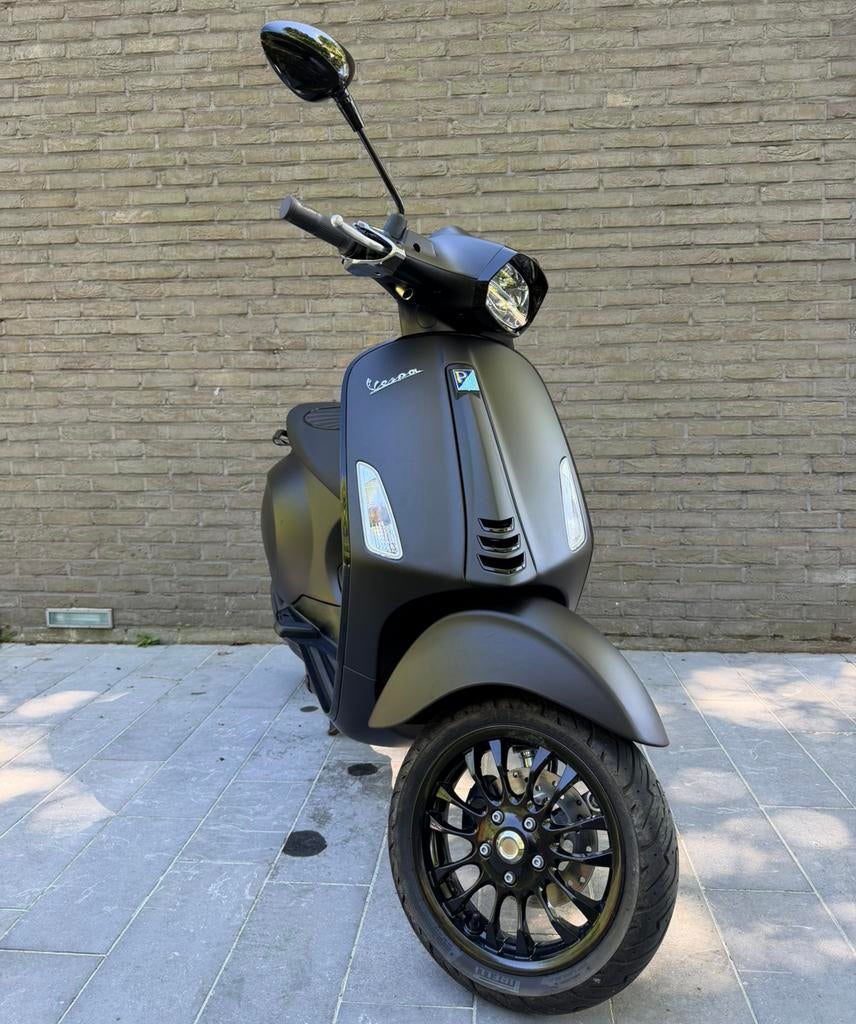 Te ruil : Vespa Sprint Notte 50cc | B-klasse, Ophalen, Zo goed als nieuw