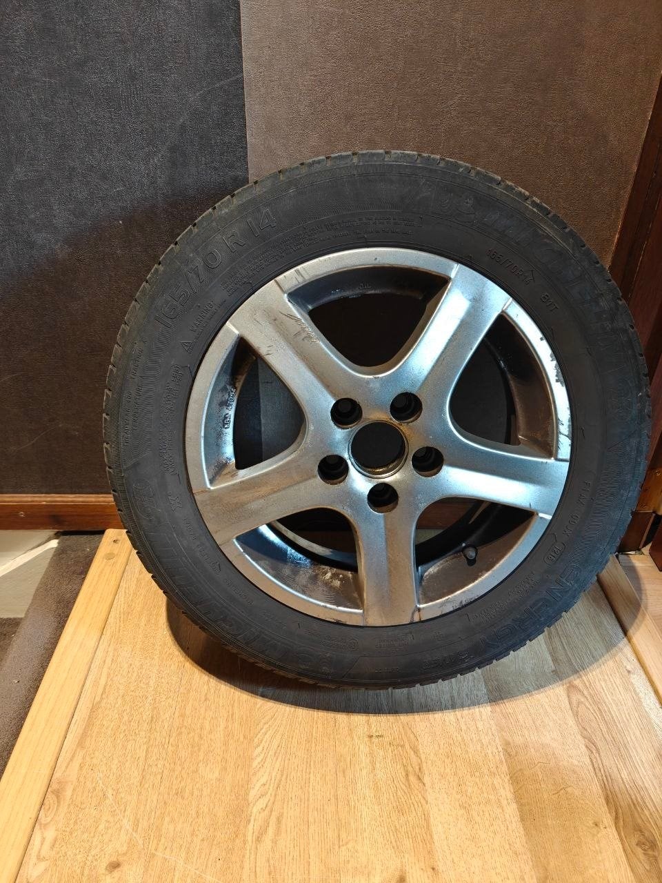 VW Fox  4x 14" Alum velgen + banden + 1x reservevelg, Ophalen, 14 inch, Gebruikt, Banden en Velgen