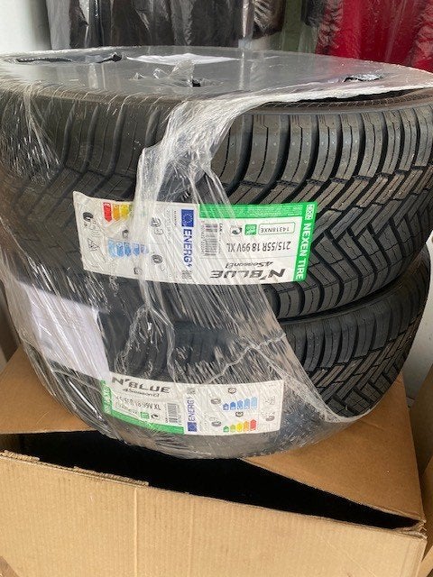 NIEUW - 4 18" 4-seizoensbanden, Auto-onderdelen, Banden en Velgen, Ophalen, 18 inch, 215 mm, Nieuw