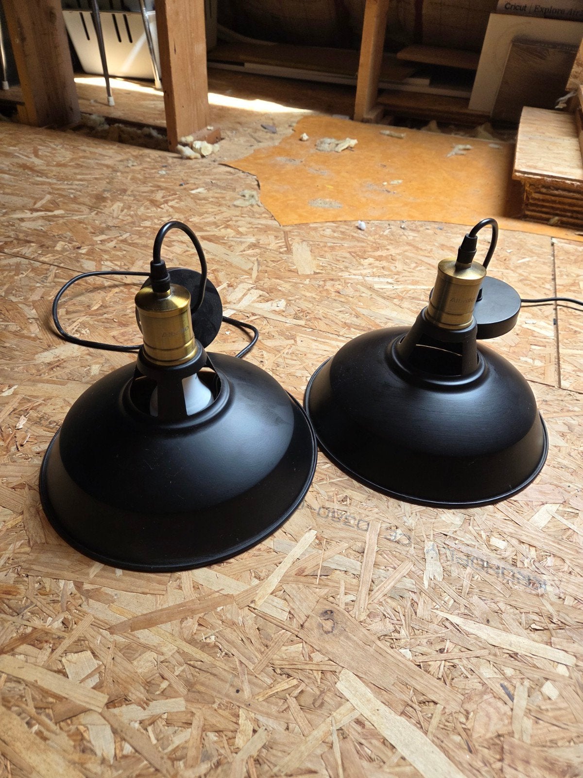 Lampes suspendues, Enlèvement