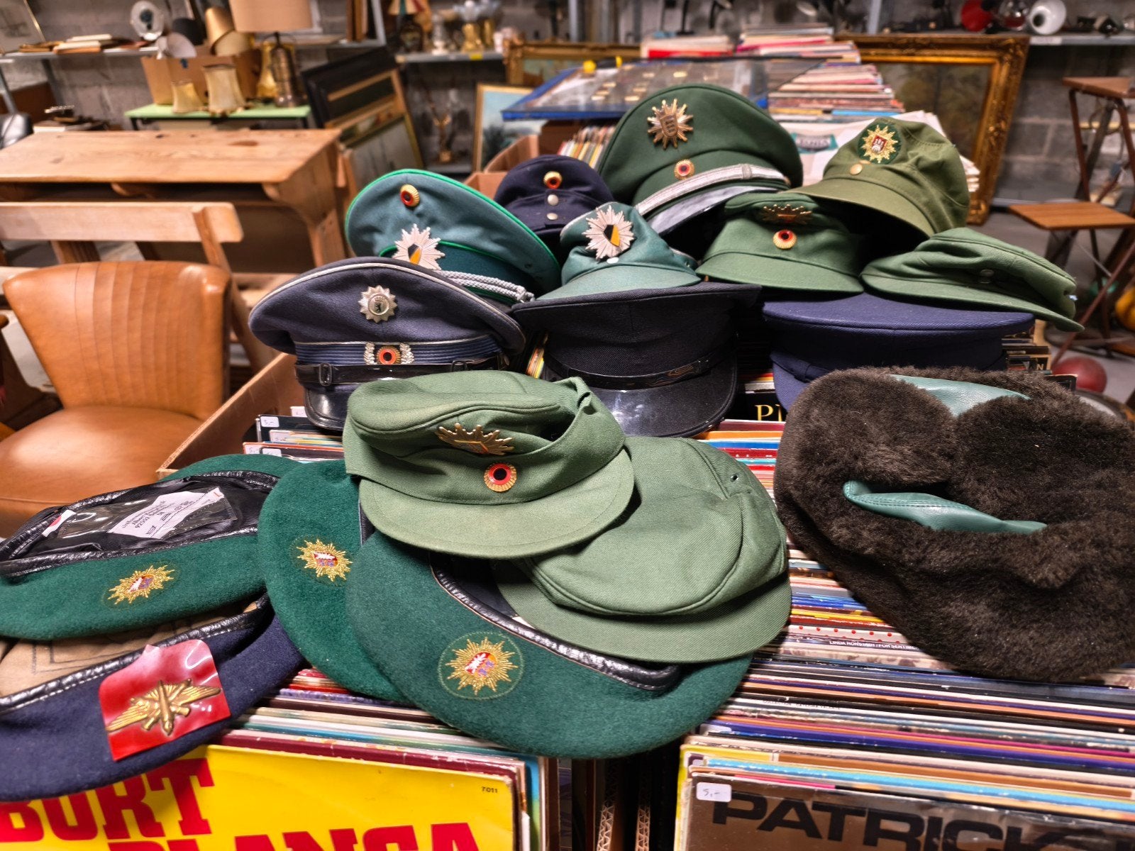 Lotje oude Duitse politie kepies, Collections, Enlèvement ou Envoi, ., ., .