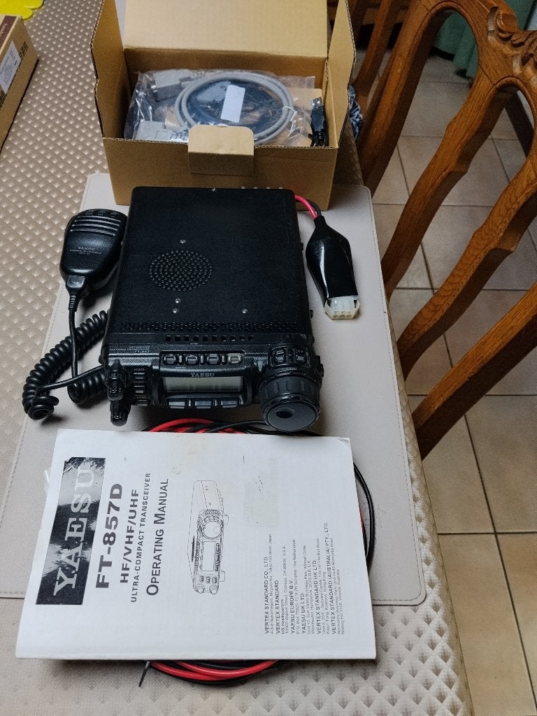 FT857 Yeasu, Télécoms, Émetteurs & Récepteurs, Enlèvement ou Envoi, Utilisé, Émetteur