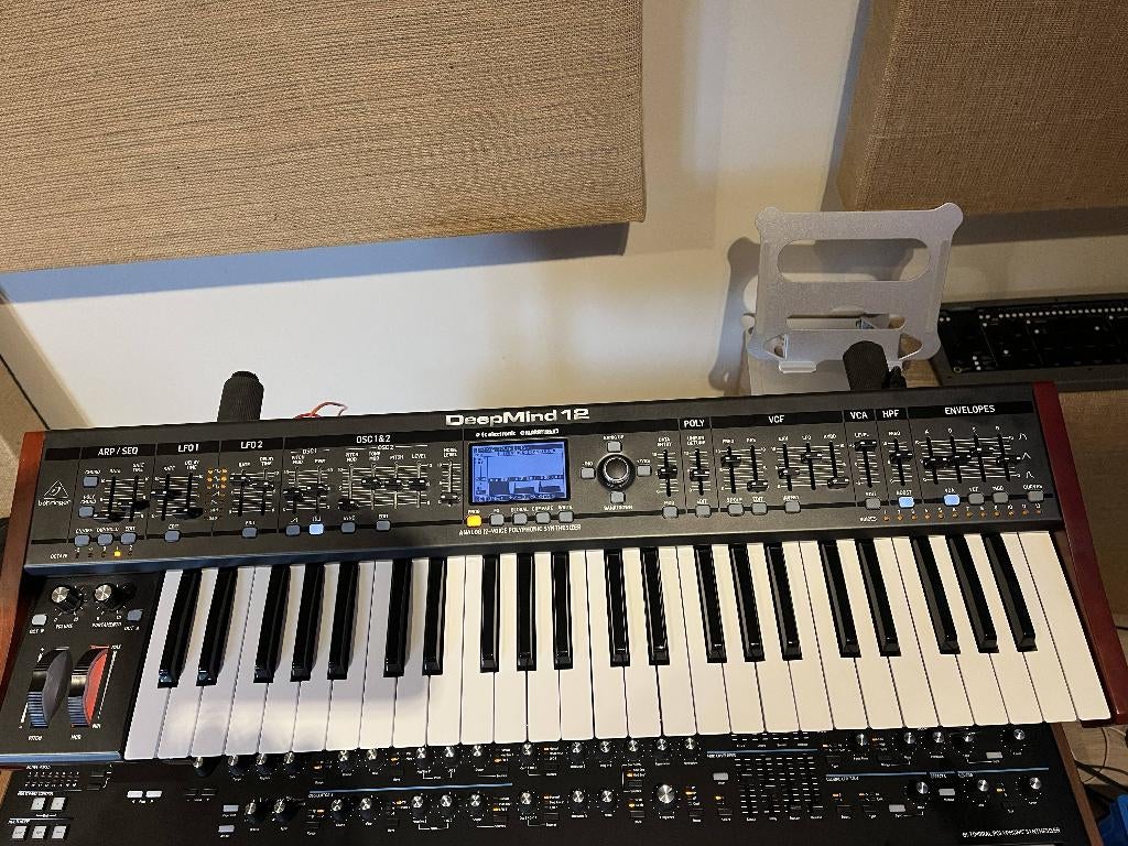 Behringer DeepMind 12 analoge synth, Enlèvement, Comme neuf, 49 touches