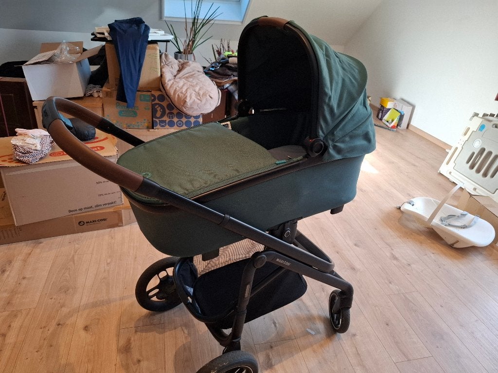 Kinderwagen Maxi cosi Plaza + - essential green (2024), Enfants & Bébés, Avec nacelle, Enlèvement, Utilisé, Poussette