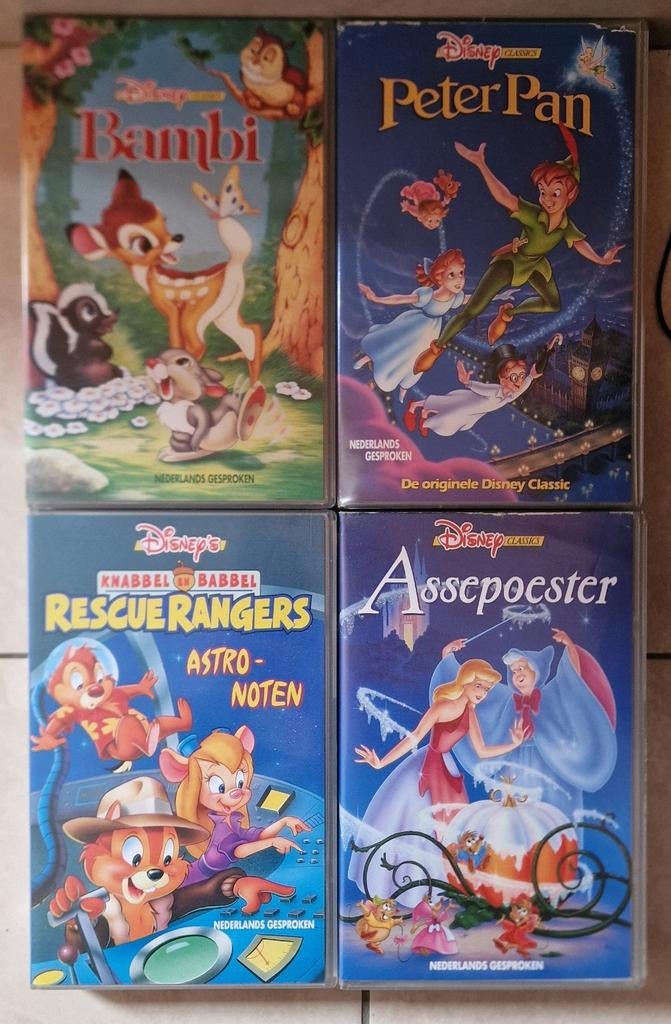verschillende vhs cassettes van Disney films, Ophalen