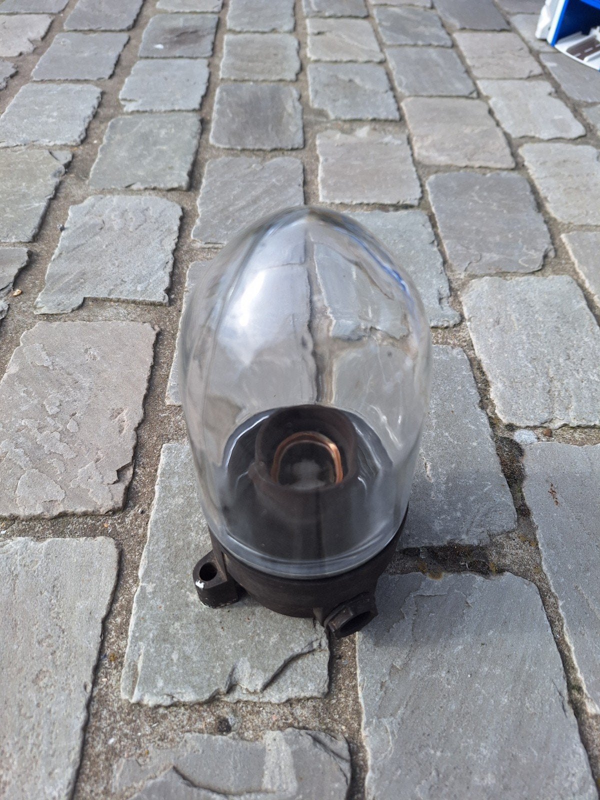 Bakeliet lamp, Ophalen