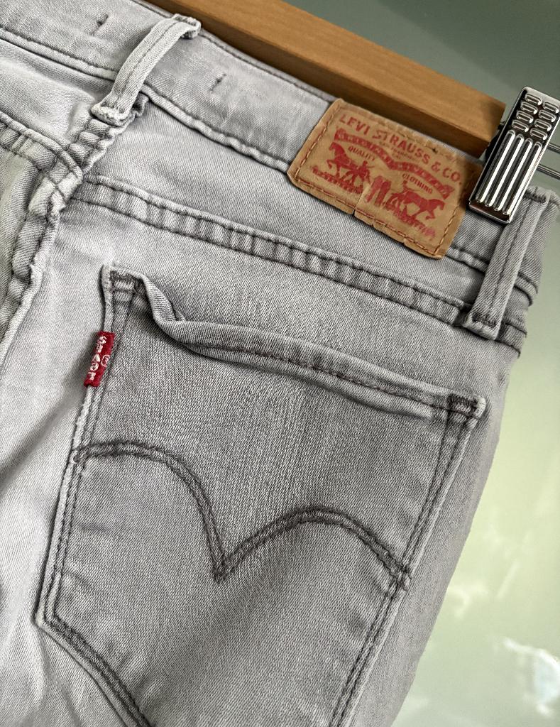 Levi's 710 Grijs - Super Skinny - Maat 23, Jongen of Meisje, Zo goed als nieuw, Levi's, Ophalen