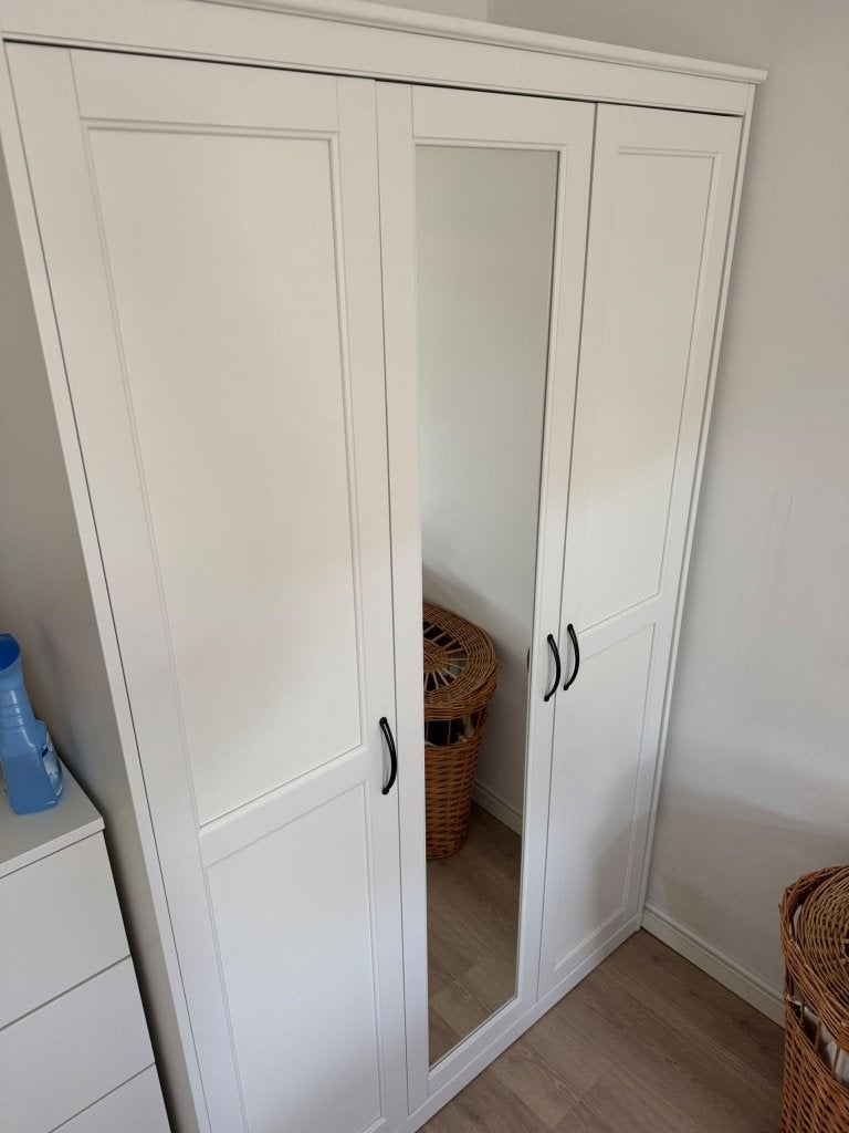 IKEA Brimnes 3-deurs witte kledingkast met spiegel, Ophalen, Met deur(en), 50 tot 100 cm, Zo goed als nieuw