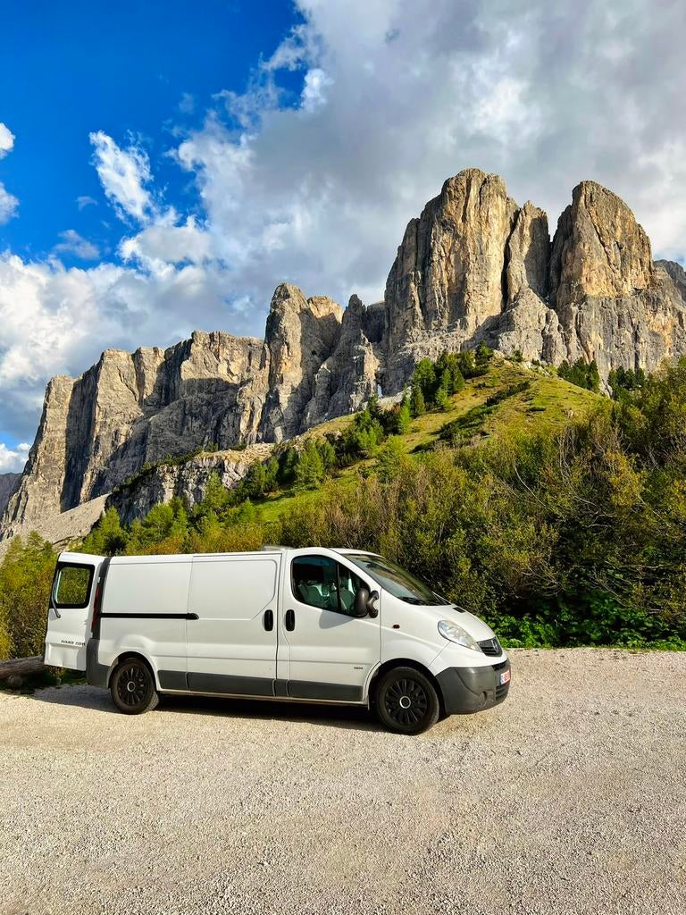 PRIJS VERLAAGD - Verzorgde Opel Vivaro zelfbouw campervan, Autos, Euro 5, Achat, 3 places, 5 portes