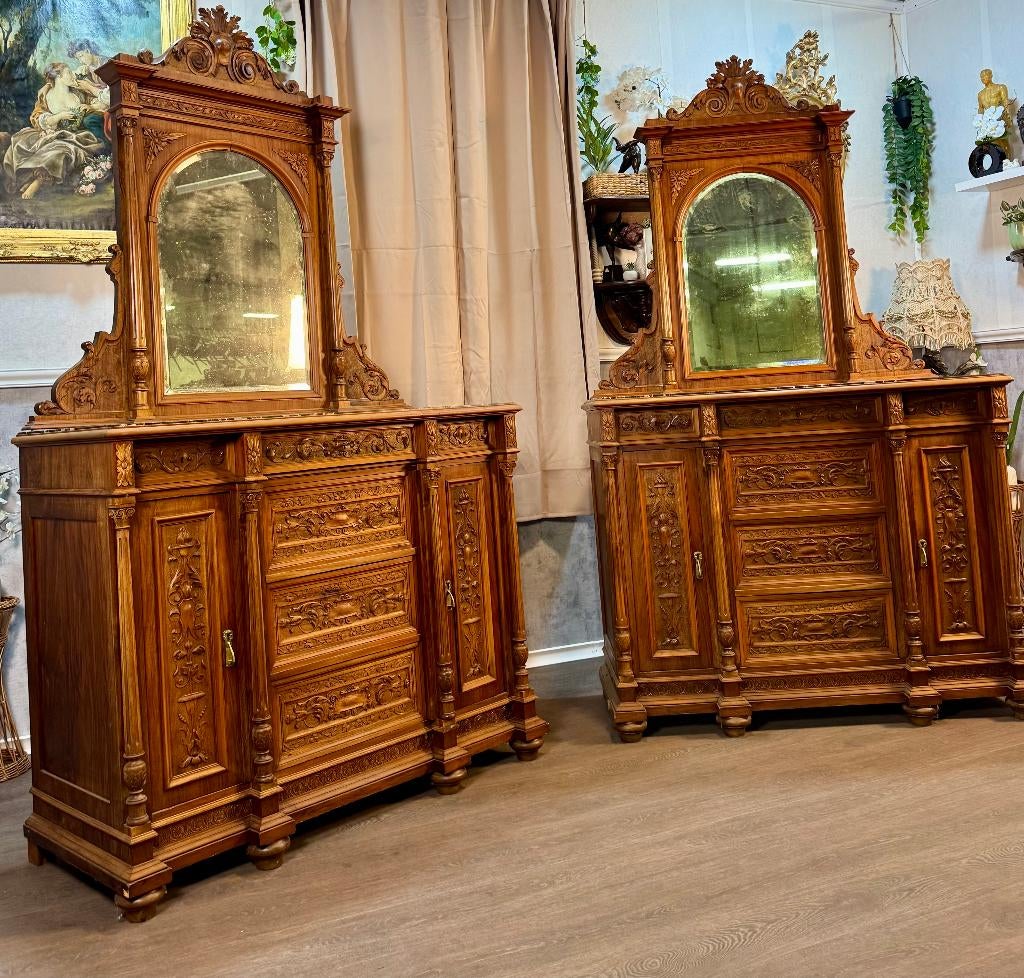 Chambre monumentale massive de style néo-renaissance, Enlèvement ou Envoi