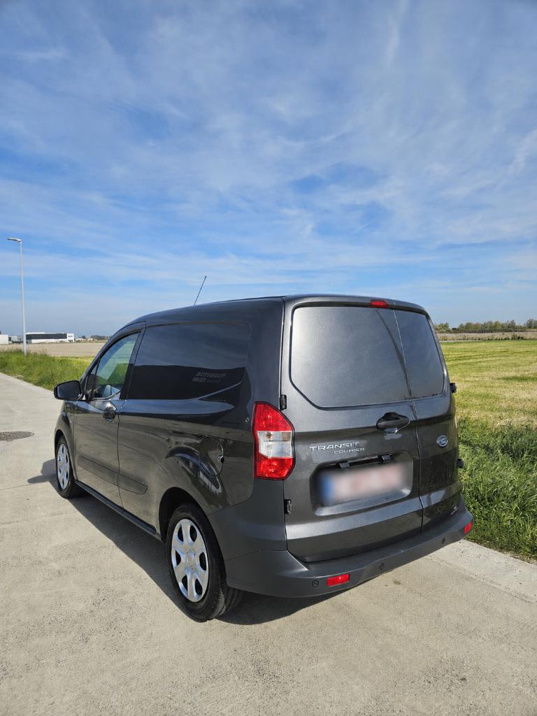 Ford Transit Courier grijs bj 03/2021 benzine te koop, Voorwielaandrijving, 4 deurs, Stof, Euro 6