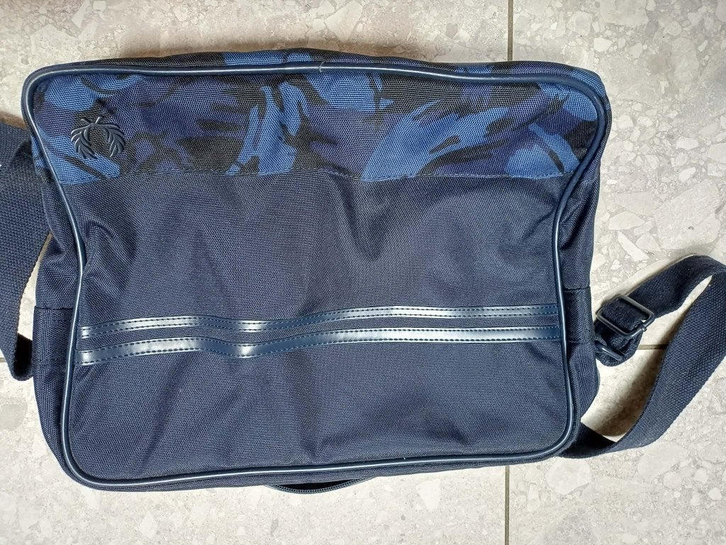 Schoudertas Fred Perry, Ophalen of Verzenden, Zo goed als nieuw