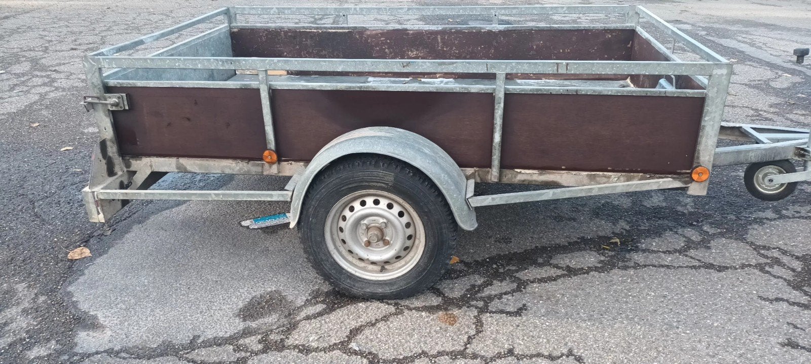 trailer 2m 20 bij 1m30 in goede staat
vloer en gordijn (ar), Ophalen
