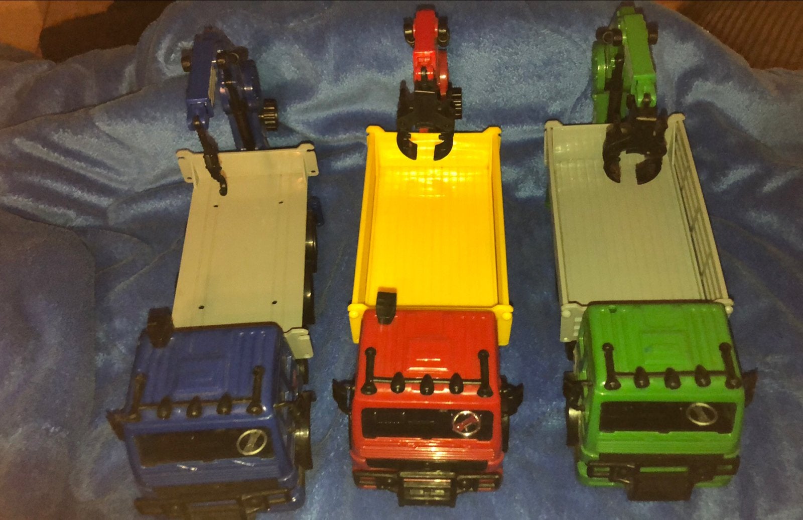 3 bouwtrucks van 23 cm 2€/1, Gebruikt