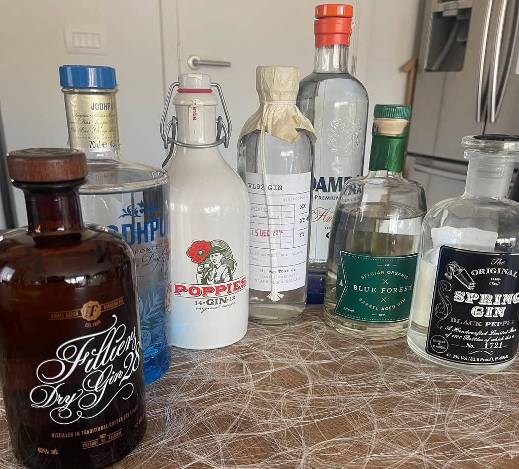 30 flessen gin, Verzamelen, Ophalen, Zo goed als nieuw