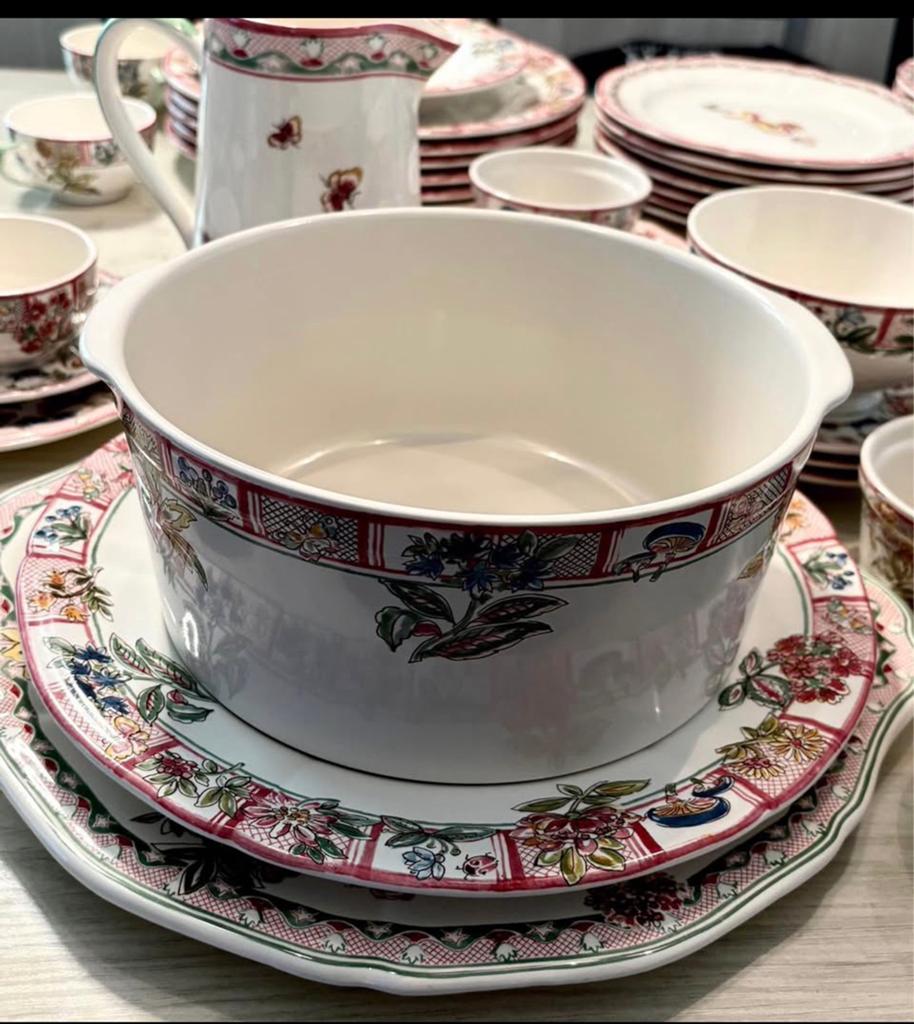 Moule à soufflé «Jardin imaginaire» de Gien., Antiek en Kunst, Antiek | Servies compleet, Ophalen