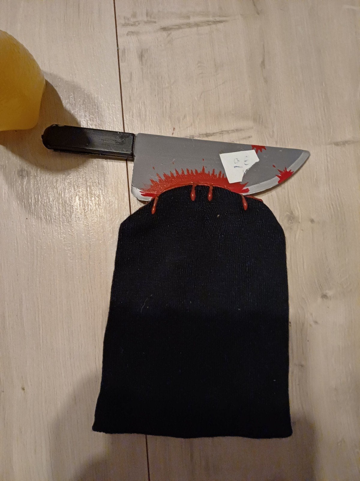 Halloween muts met bebloed mes, Ophalen of Verzenden, Zo goed als nieuw, Jongen of Meisje