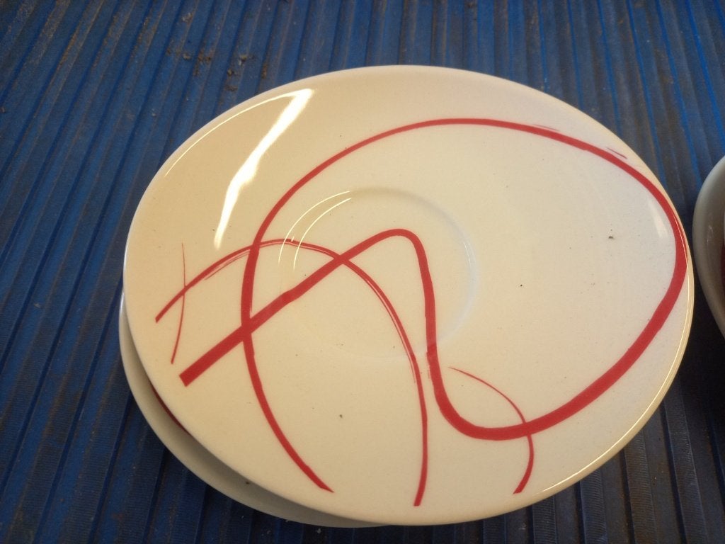 assiettes en forme d'oeuf, Enlèvement ou Envoi, Comme neuf, Assiettes(s)