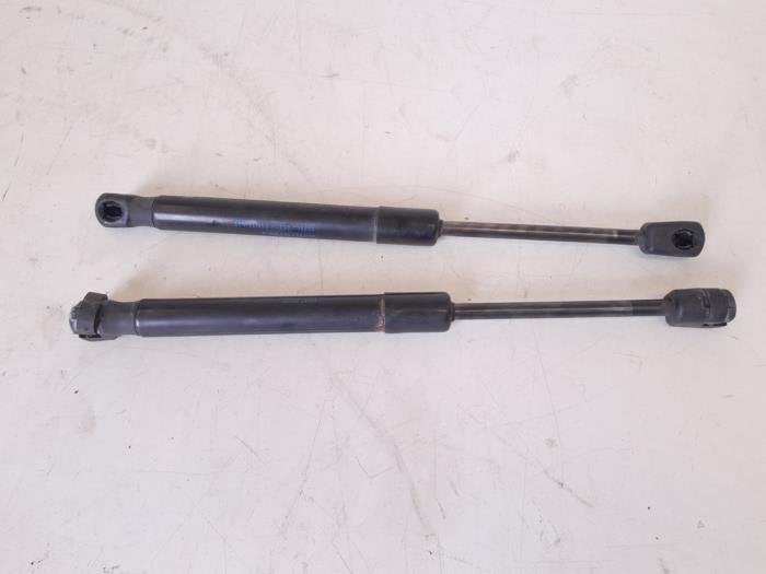 Amortisseur capot moteur gauche d'un Audi A8, -, 3 mois de garantie, Audi, Utilisé