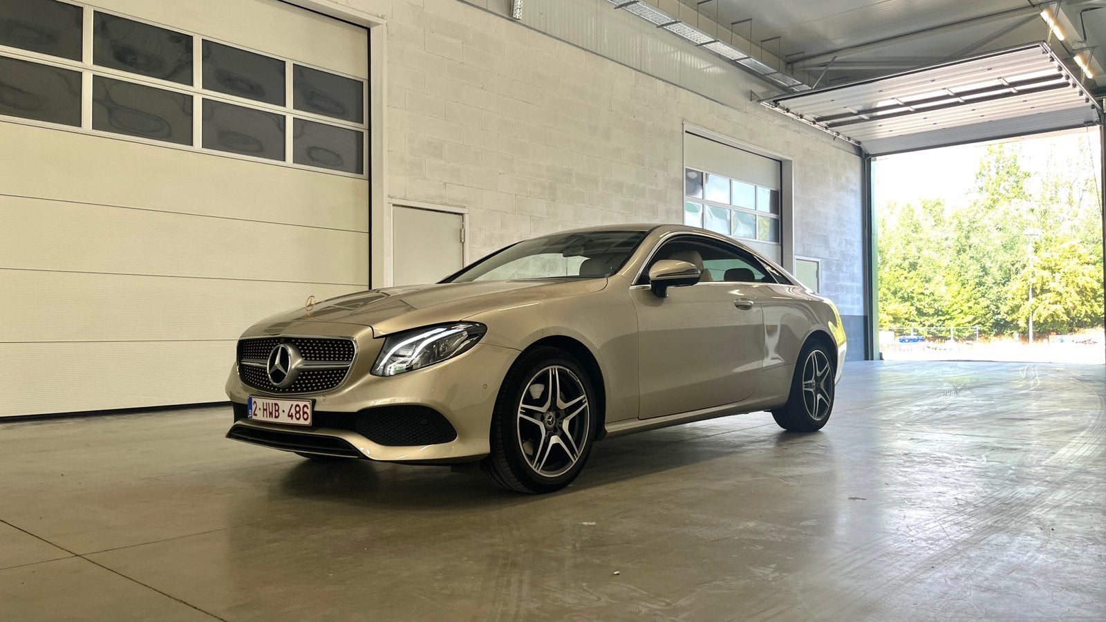 Mercedes E200 airmatic coupe exclusive, Auto's, Mercedes-Benz, Automaat, Achterwielaandrijving, Beige, Leder